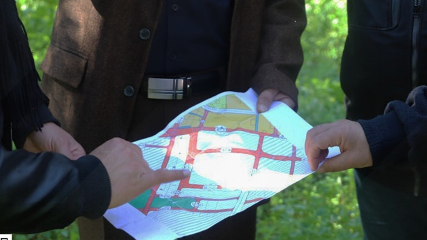 أعمال تحديد شوارع هيكلية في الجزء الشمالي للبريج.