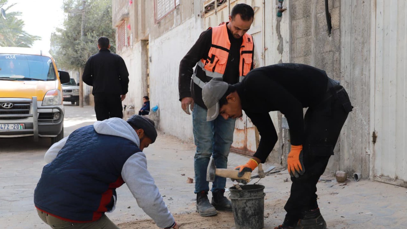 أعمال صيانة بلاط امتداد شارع مسجد الشهيد