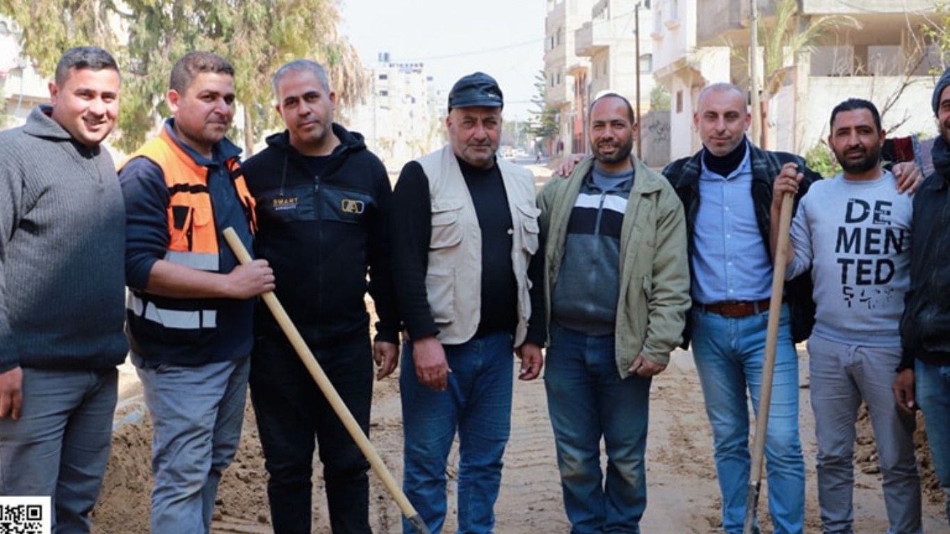 أعمال التسوية في شارع السكة المرحلة الثانية تمهيداً لأعمال فرد طبقة البسكورس والتبليط.