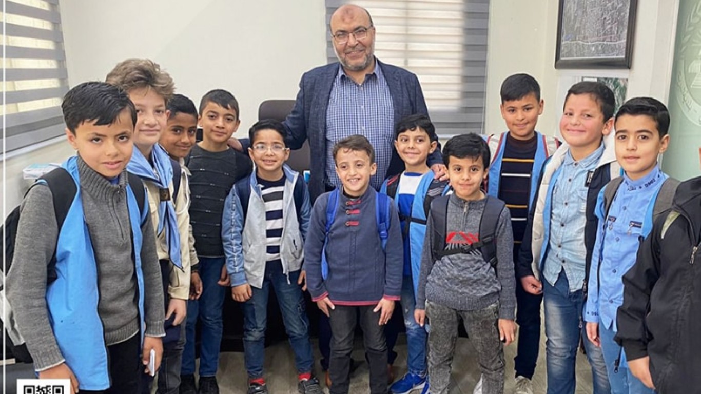 رئيس بلدية البريج م. أيمن الدويك يستقبل وفد برلمان مدرسي