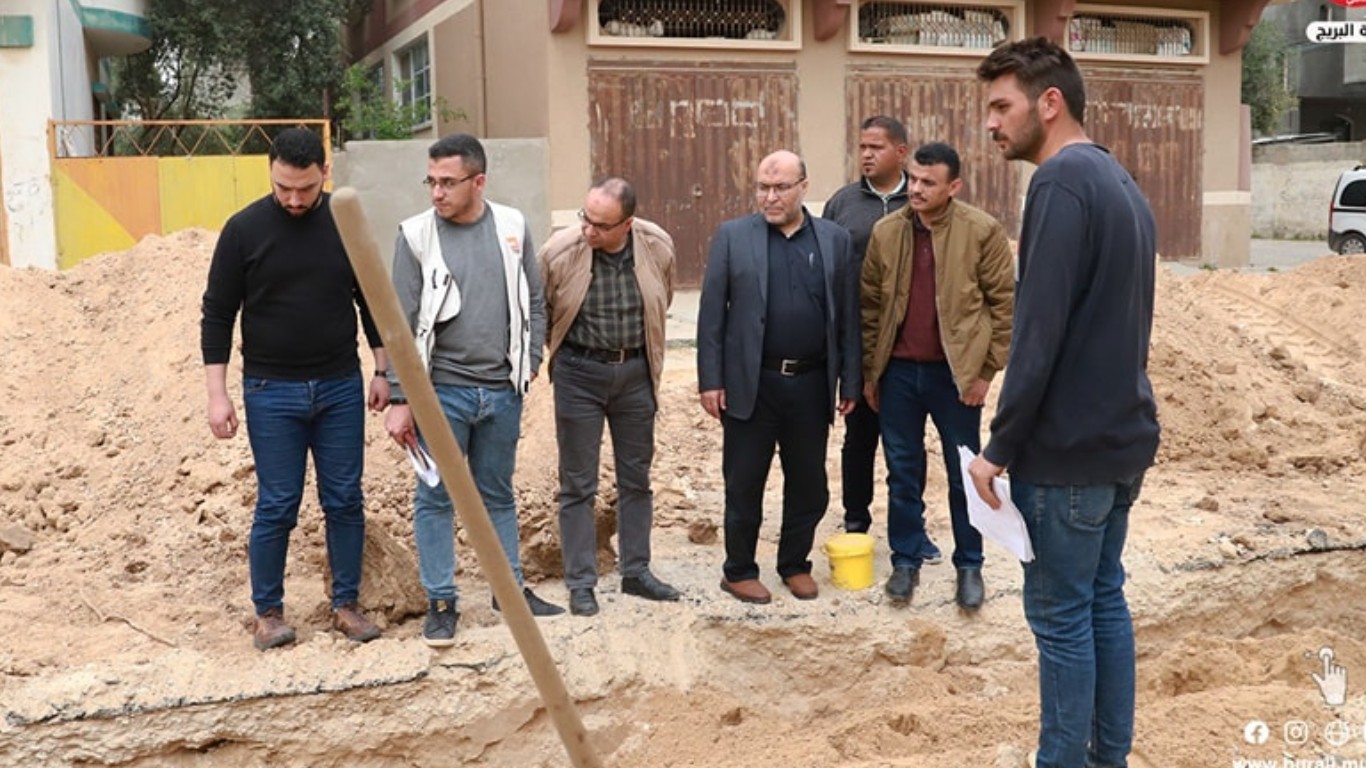 جولة لرئيس البلدية لخط تصريف مياه الأمطار بمنطقة أبو مدين بشارع مصعب بن عمير