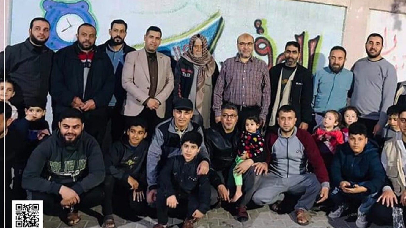 رئيس بلدية البريج يشارك حارة الشهداء في الإفطار الرمضاني