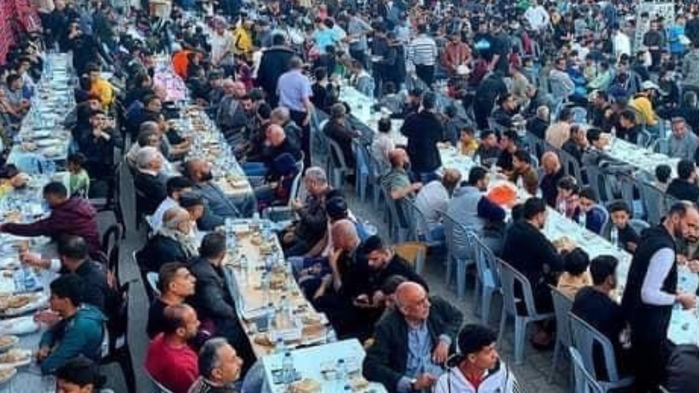 جانب من مبادرة الافطار الجماعي لأهالي مخيم البريج