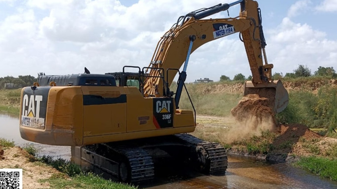جانب من أعمال بلدية البريج بالتعاون مع مجلس خدمات وادي غزة ومصلحة مياه بلديات الساحل
