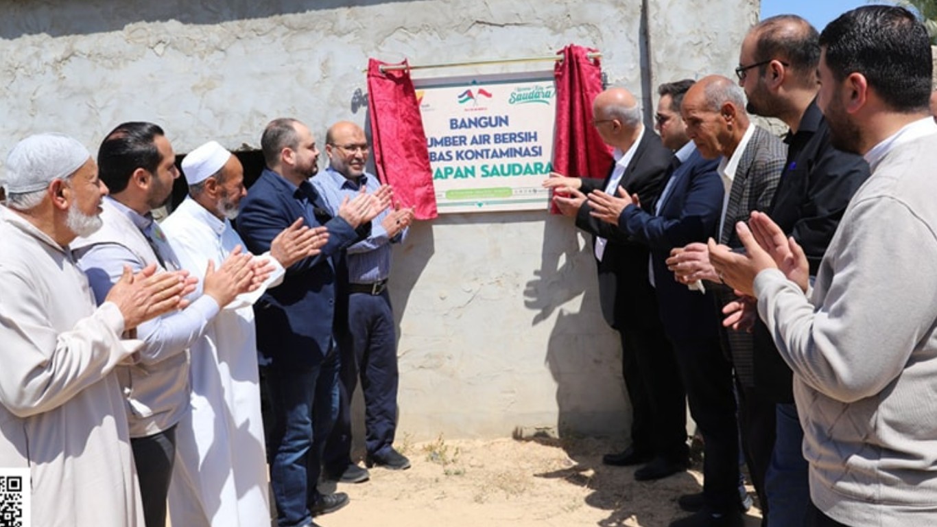 بلدية البريج تفتتح بئر مياه في منطقة التل الأخضر شرق البريج