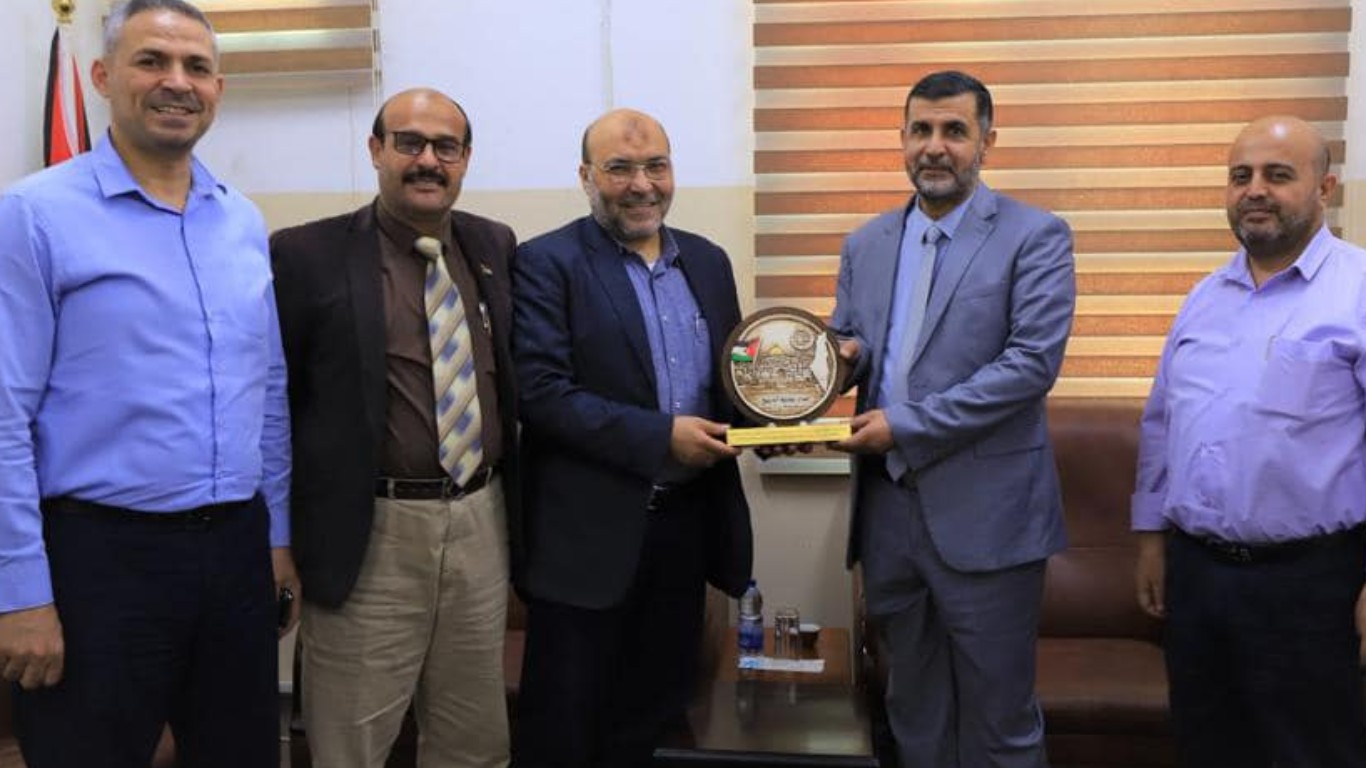 بلدية البريج تنفذ زيارة للدكتور خالد أبو ندى وكيل وزارة التربية والتعليم العالي