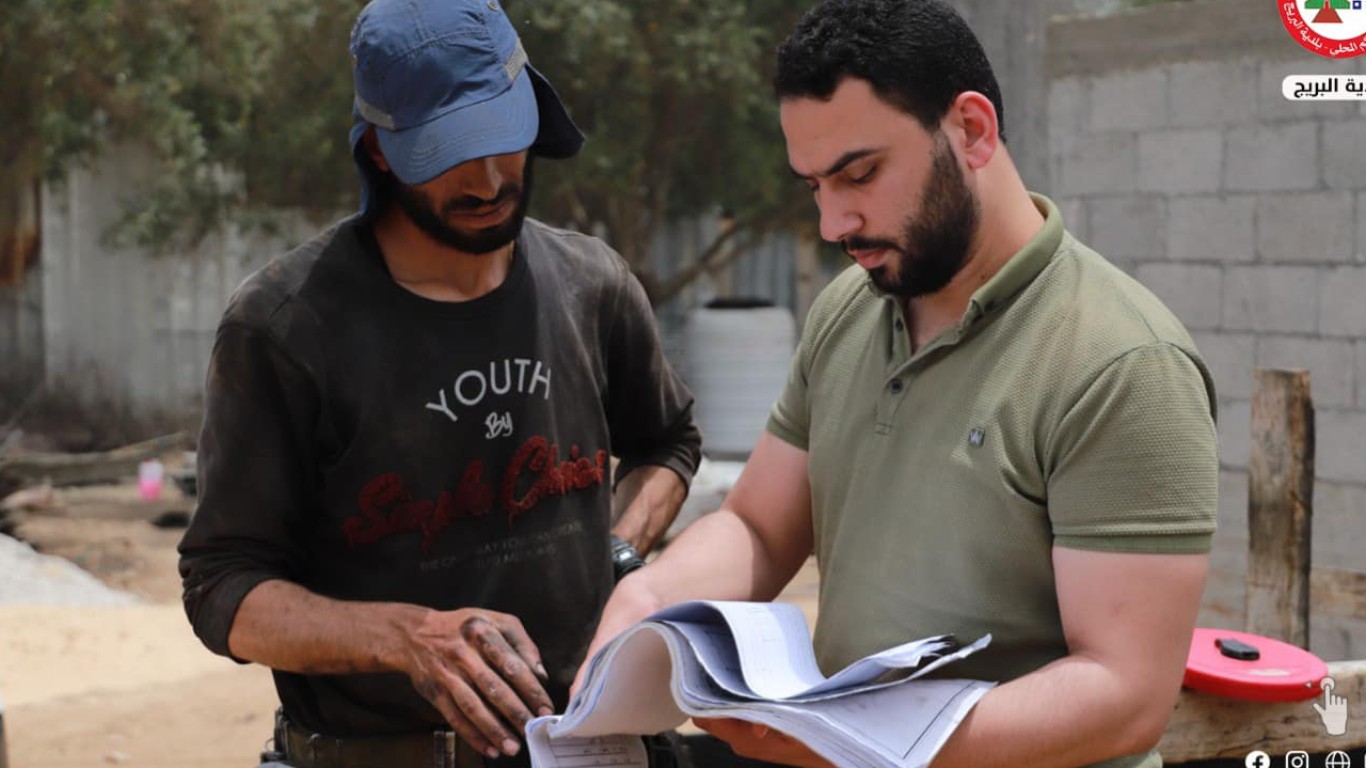 ضمن الأعمال الدورية الميدانية لقسم الهندسة والتنظيم في بلدية البريج؛ متابعة البناء والإنشاءات الخاصة بالمواطنين