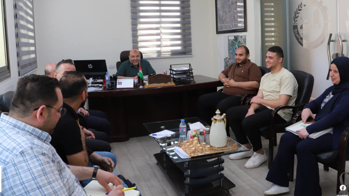 رئيس بلدية البريج م. أيمن الدويك، يثمن دور مؤسسات المجتمع المدني في مشاركة البلديات وخدمة الشباب