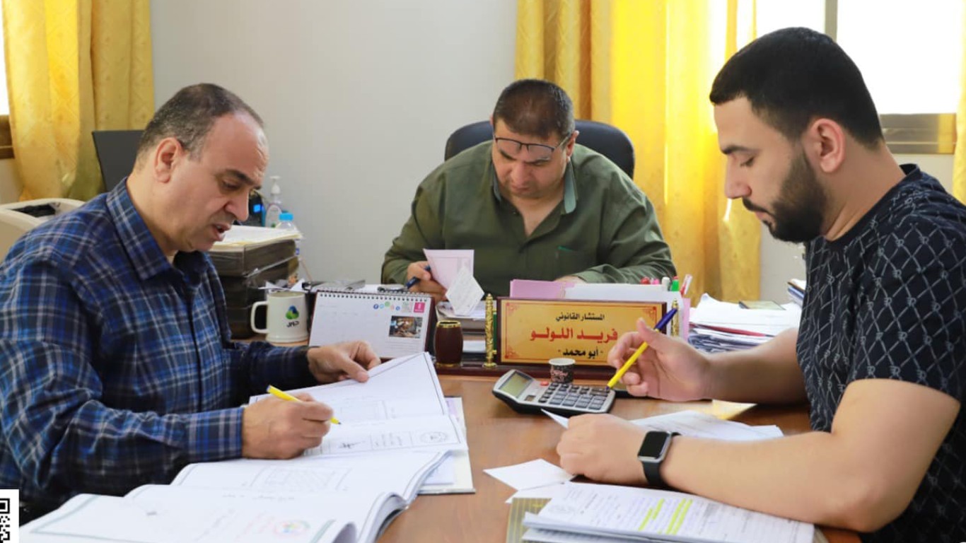 رئيس بلدية البريج م. أيمن الدويك يستقبل وفداً من وكالة الغوث الدولية لبحث التعاون في خطة العمل المشتركة خلال أيام عيد الأضحى المبارك