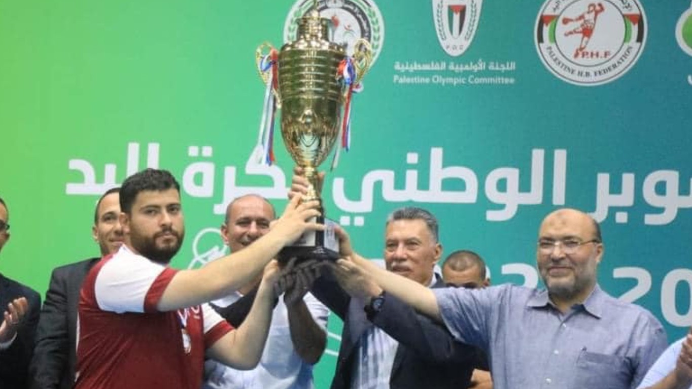   تتويج فريق نادي خدمات البريج لكرة اليد ببطولة فلسطين بعد فوزه على فريق عزون من الضفة الغربية.